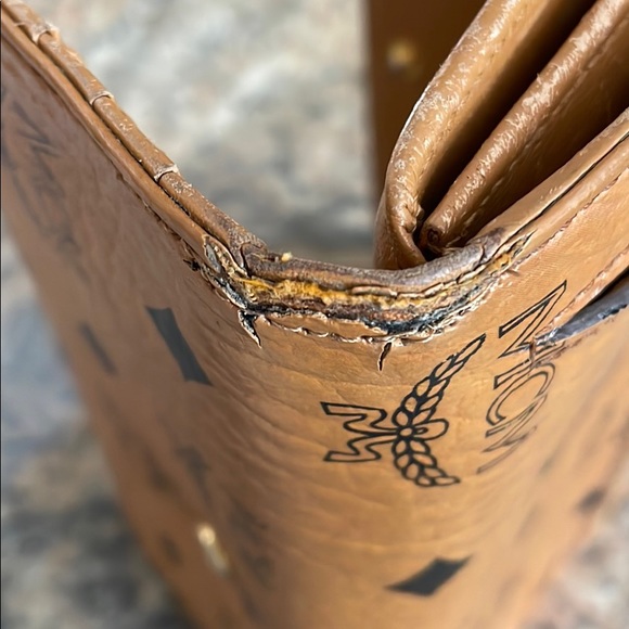 MCM Tri-Fold Wallet - Picture 4 of 8